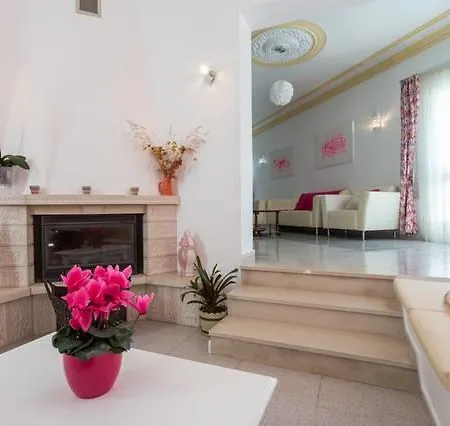 Estevao 7 Villa